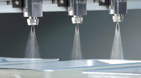 Buses de pulvérisation dans les plateaux